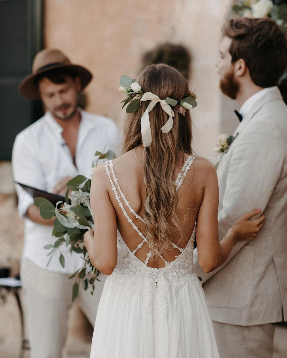 Vestidos de novia largos de gasa con apliques y escote en V y corte A